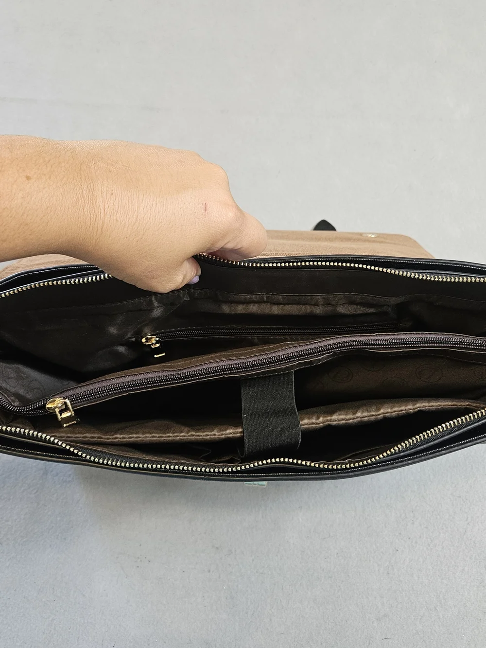 EaseGave Saffiano Leather 15.6
